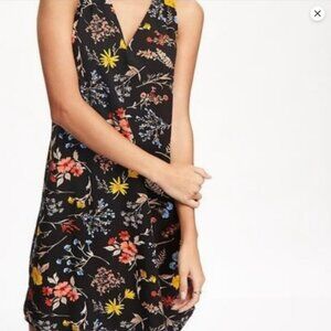 Old Navy V Neck Shift Dress Black with Floral Print Medium